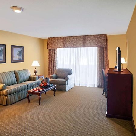 Clarion Hotel & Suites Convention Center Fredericksburg Exterior photo