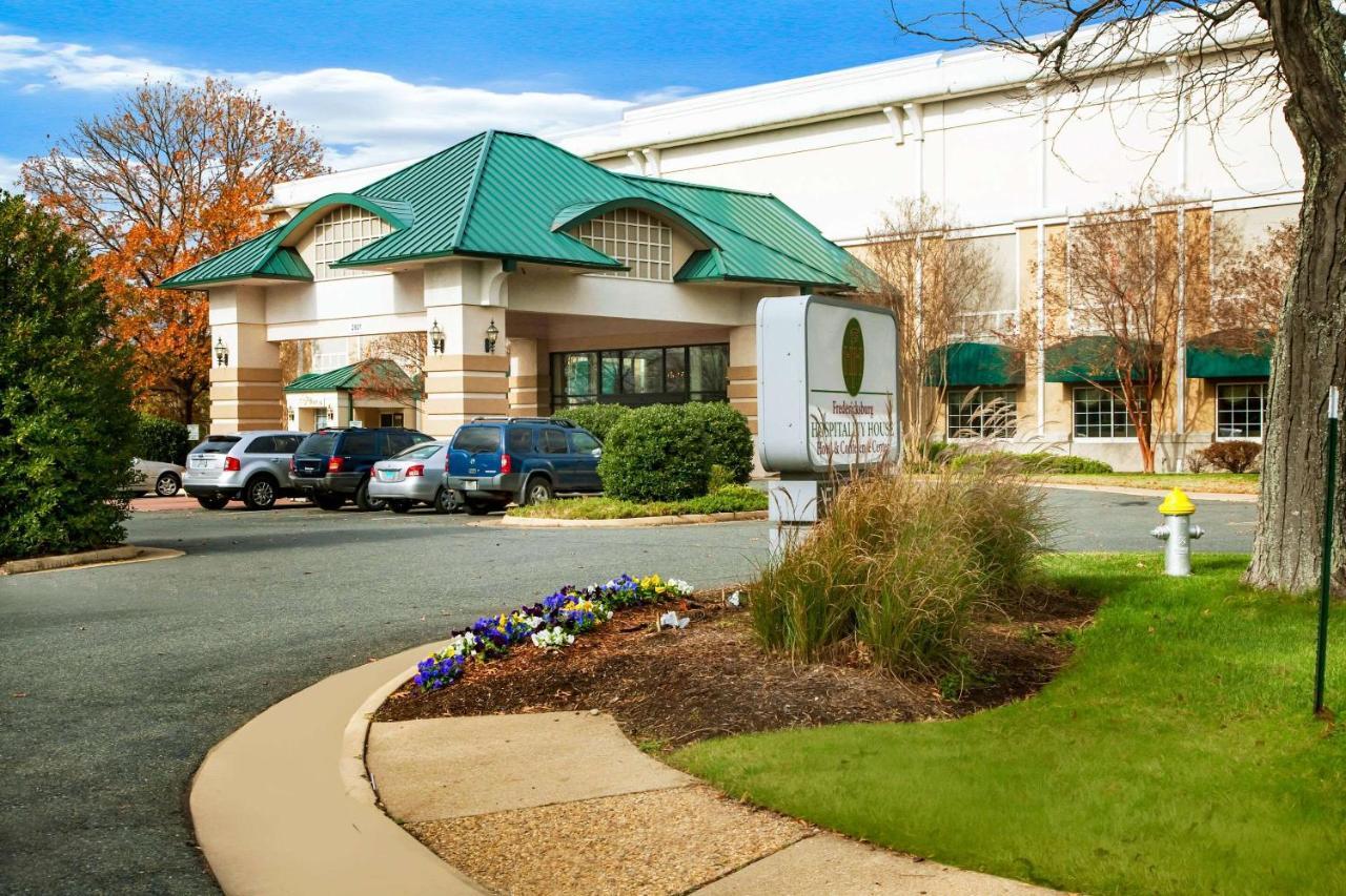Clarion Hotel & Suites Convention Center Fredericksburg Exterior photo