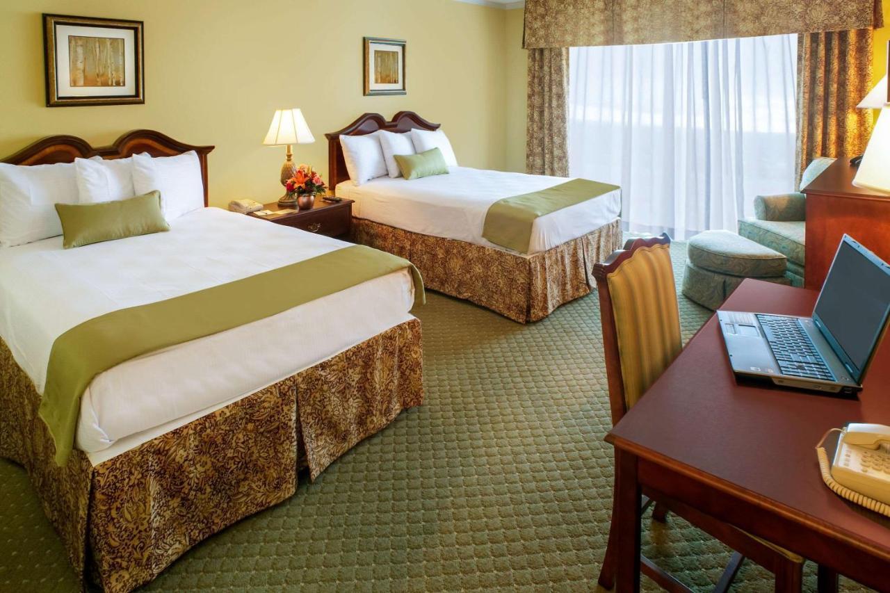 Clarion Hotel & Suites Convention Center Fredericksburg Exterior photo