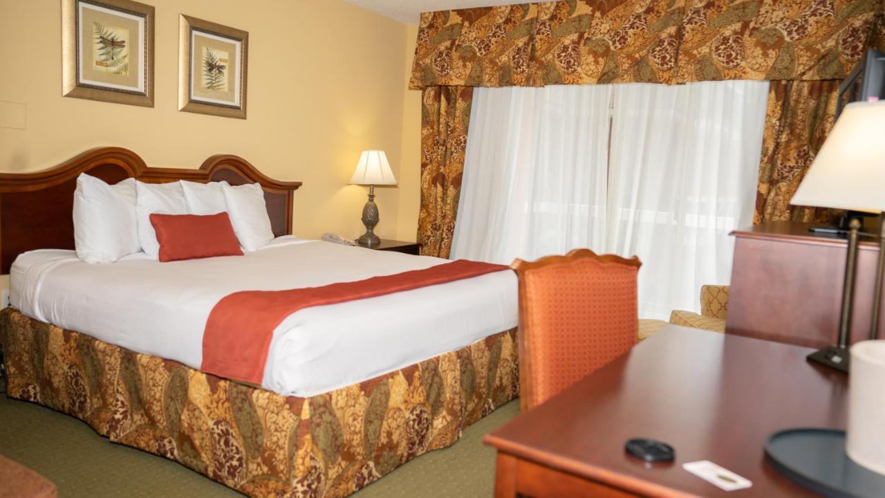 Clarion Hotel & Suites Convention Center Fredericksburg Exterior photo