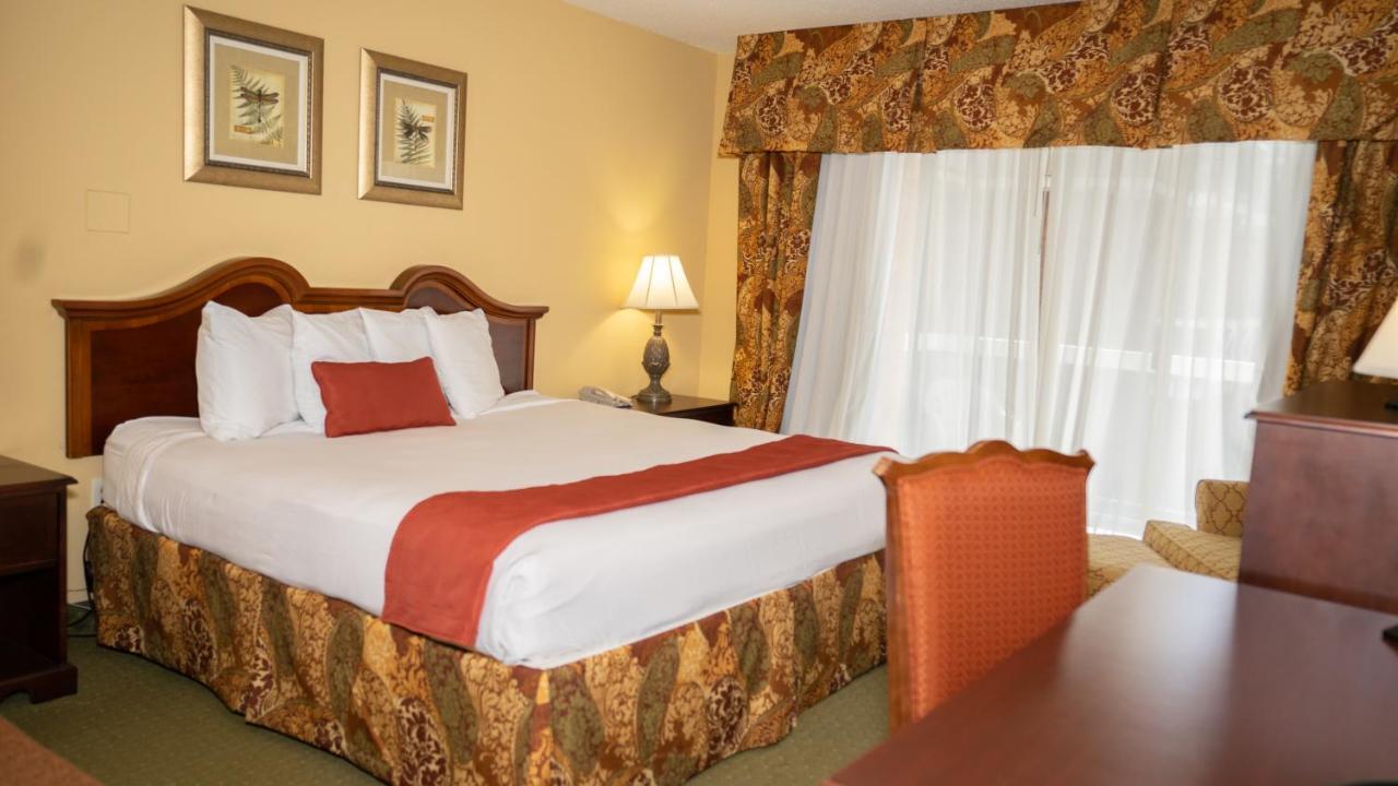 Clarion Hotel & Suites Convention Center Fredericksburg Exterior photo