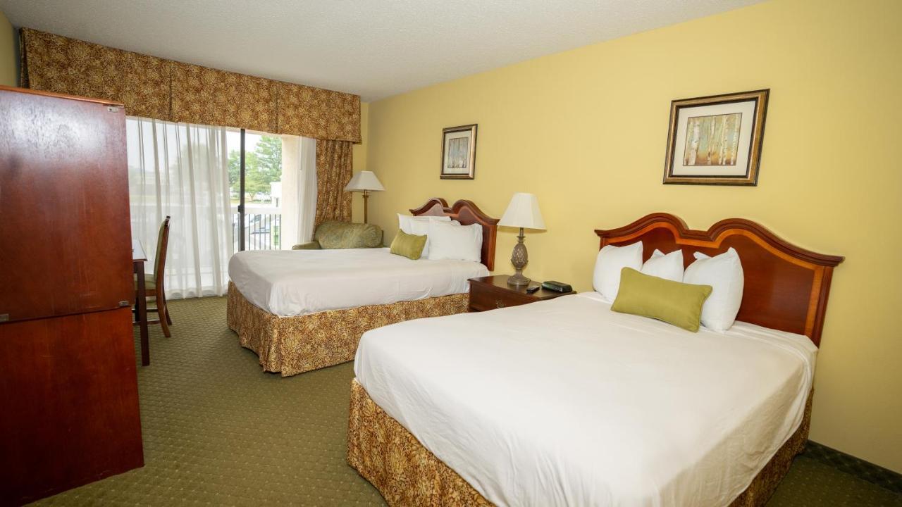 Clarion Hotel & Suites Convention Center Fredericksburg Exterior photo