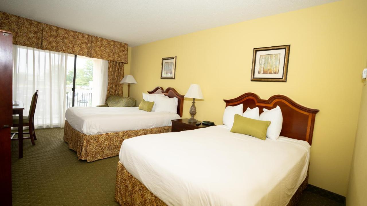 Clarion Hotel & Suites Convention Center Fredericksburg Exterior photo